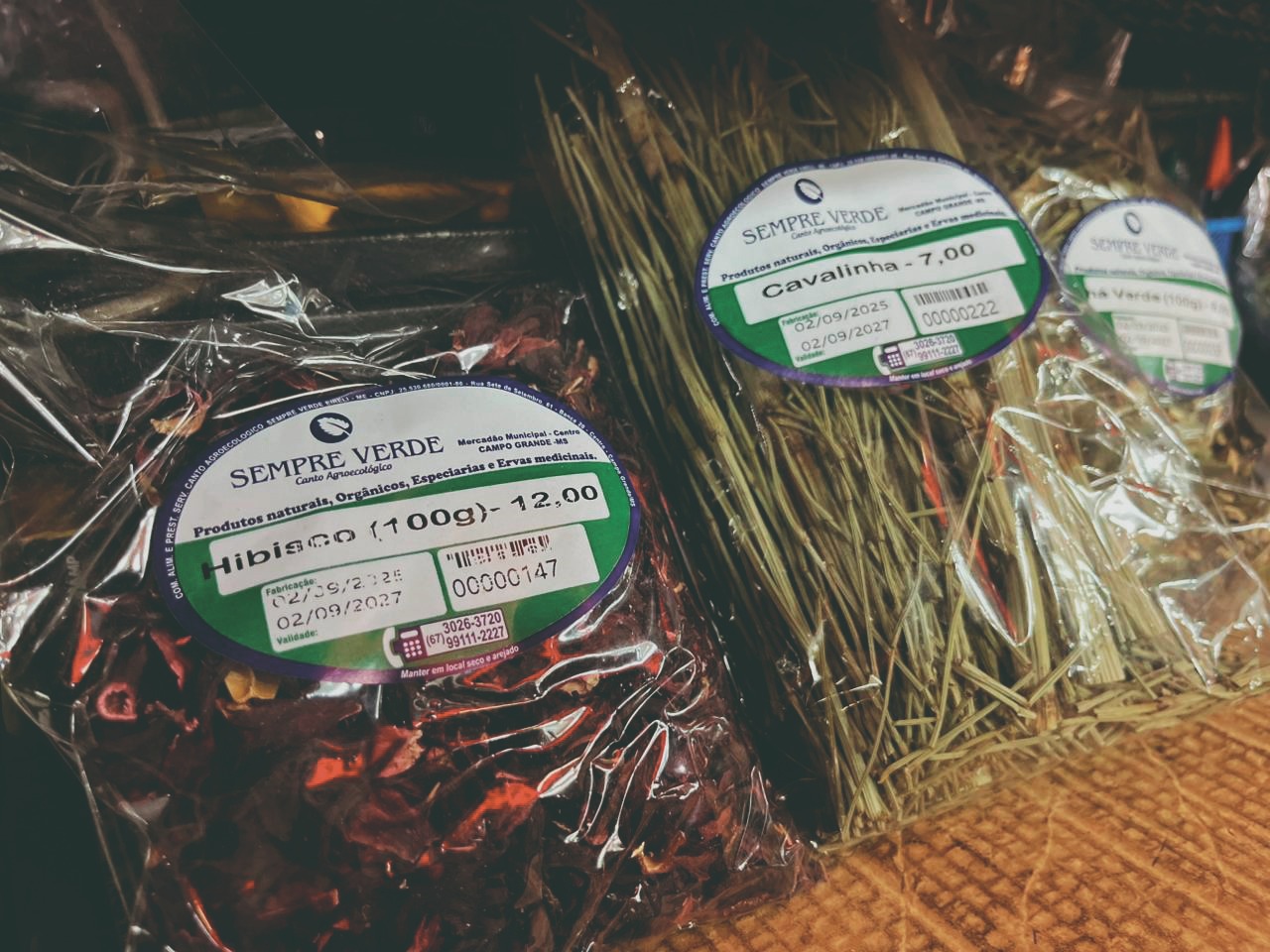 Com a aproximação do verão, aumenta a procura por ervas ‘emagrecedoras’ no Mercadão Municipal