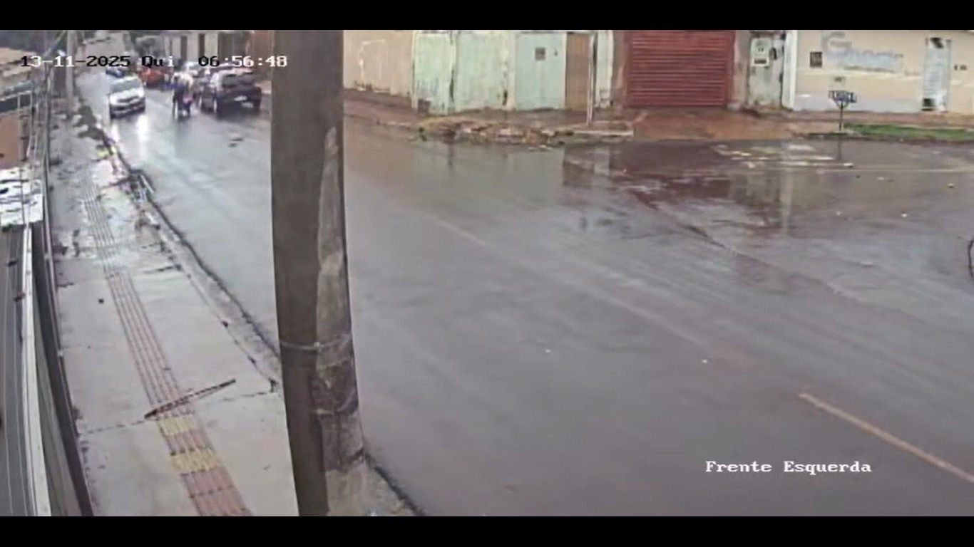 Mulher que estava na garupa de moto que colidiu contra dois veículosmorre em Campo Grande