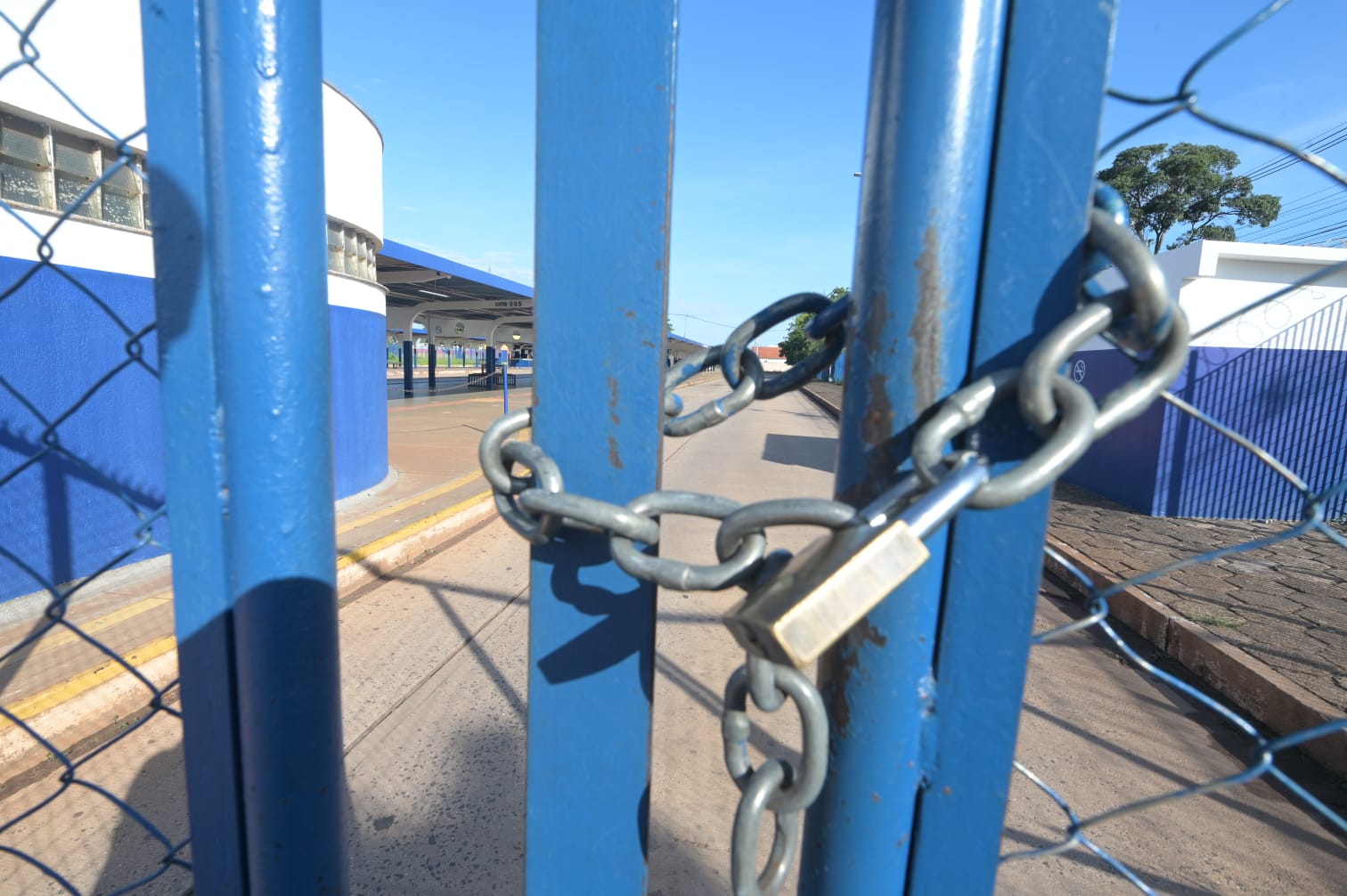 “Não tenho como chegar no trabalho!” Greve de ônibus paralisa terminais e deixa usuários sem transporte em Campo Grande