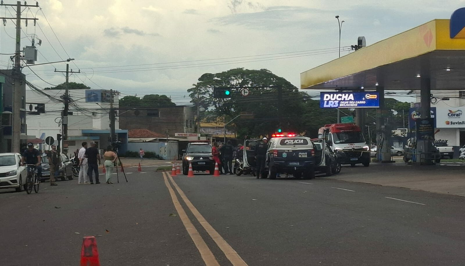 Motorista tem mal súbito ao sair de posto de gasolina na Av. Tamandaré