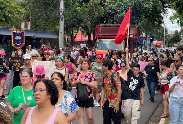 Ato contra feminicído evidencia indignação e exige mais proteção às mulheres na Capital