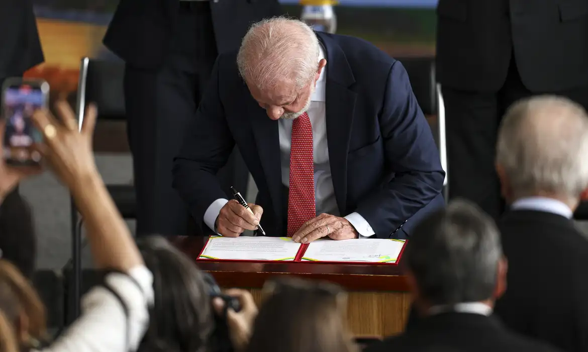 Lula veta integralmente projeto que reduziria penas por atos de 8 de janeiro