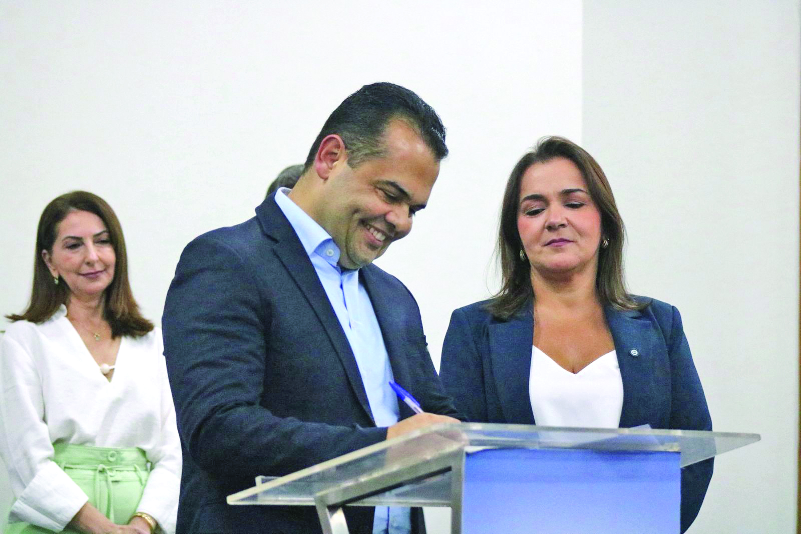 Novo titular da Sesau promete priorizar organização do sistema e entrega de medicações