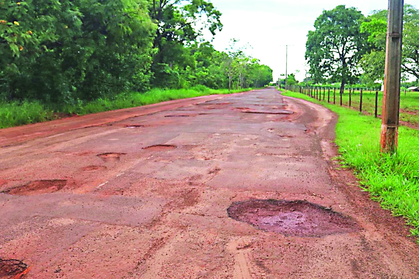 Motoristas relatam riscos constantes na MS-040 devido a buracos e tráfego intenso