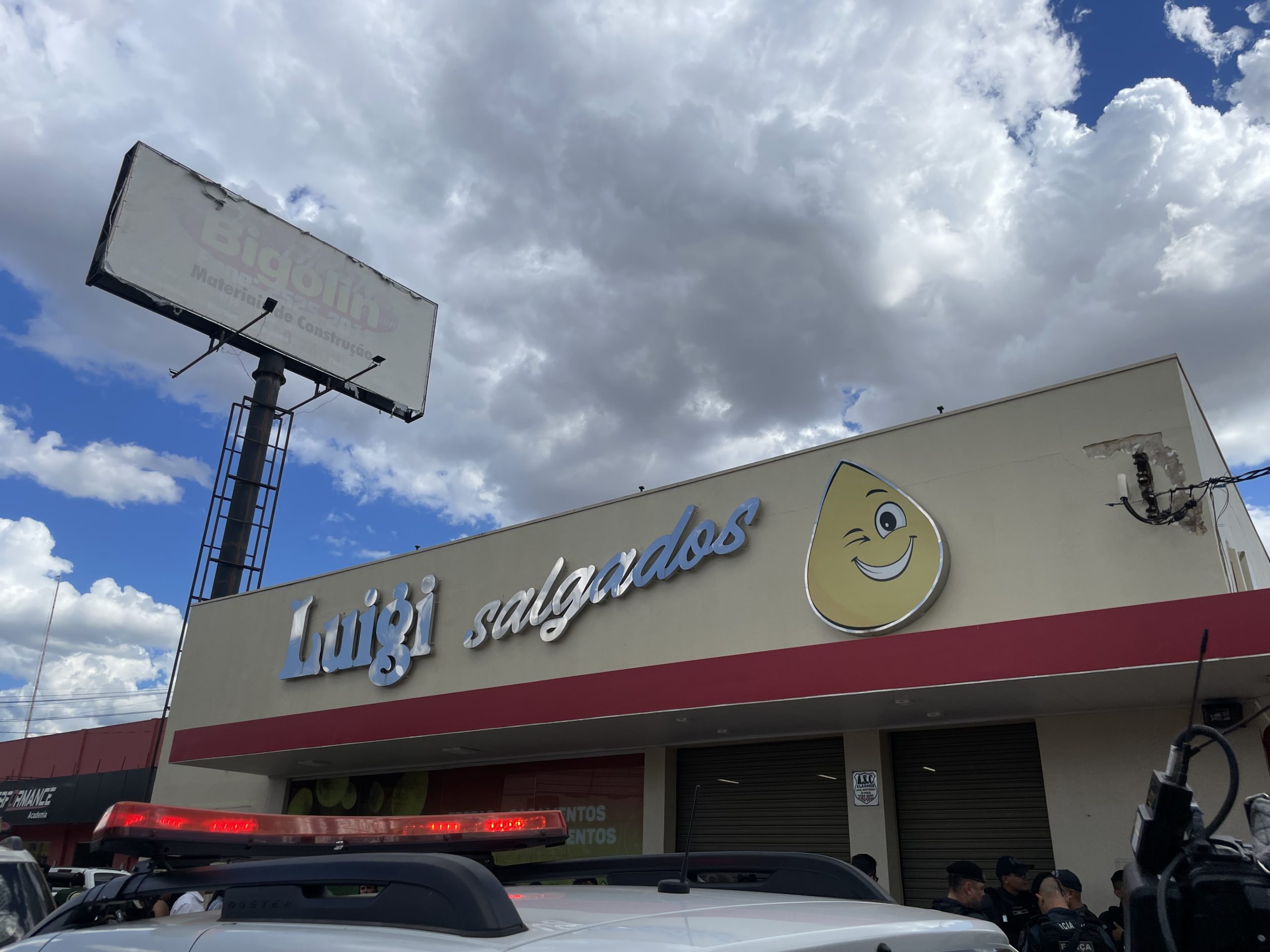 Homem mata patrão a facadas em salgadaria de  Campo Grande