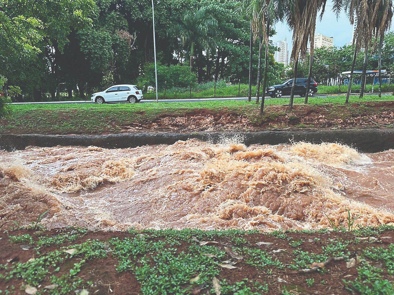 Tratar drenagem como crise contribui para alagamentos recorrentes em Campo Grande