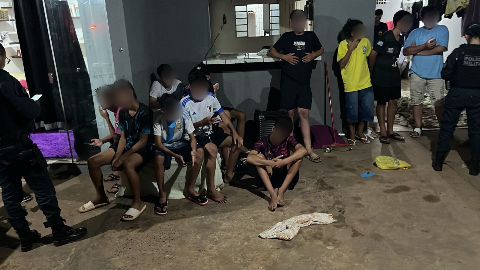 Denúncia aponta supostos maus-tratos e consumo de álcool por adolescentes de time de futebol em casa na Capital