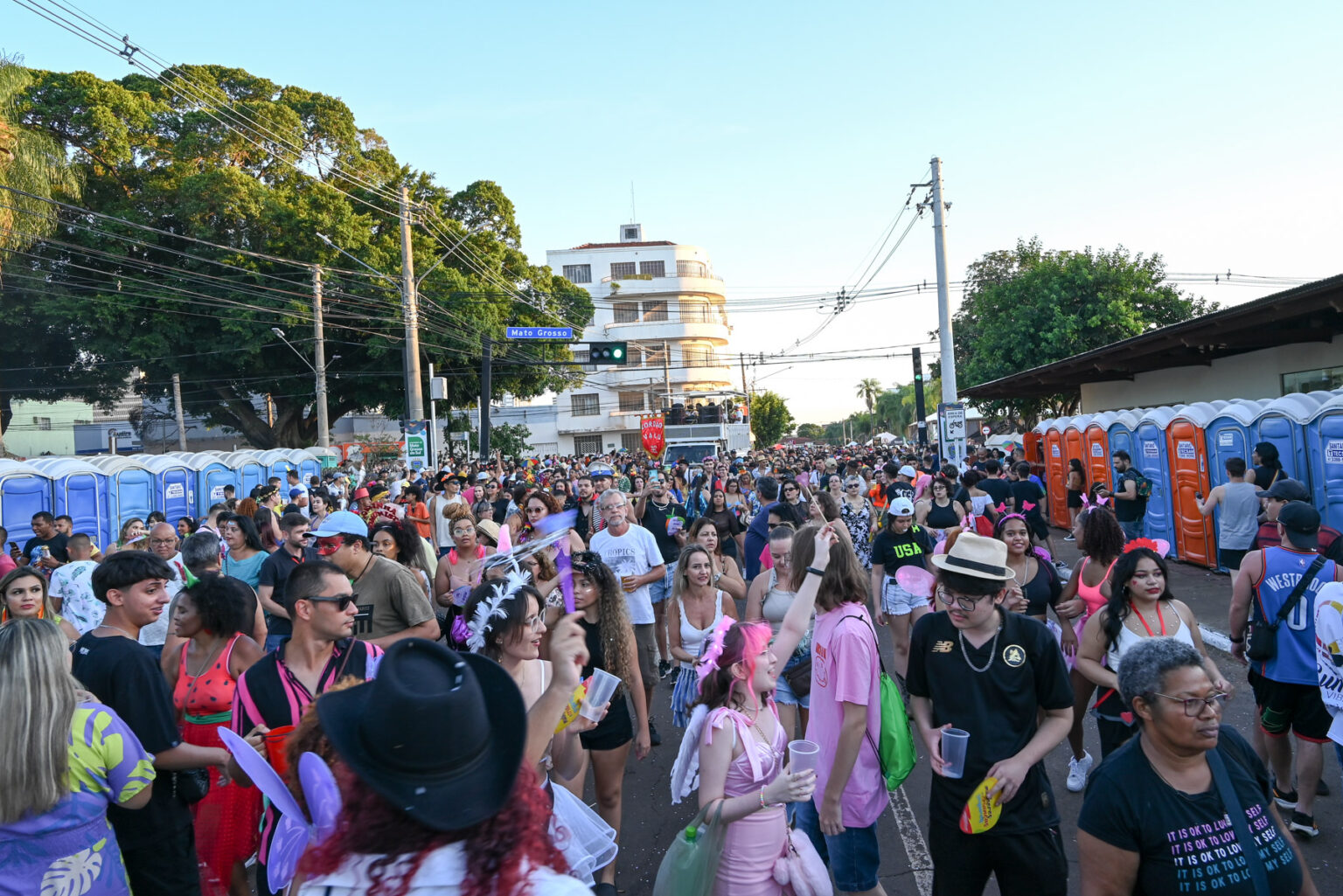 Ambulantes apostam no Carnaval da Esplanada para obter faturamento em Campo Grande