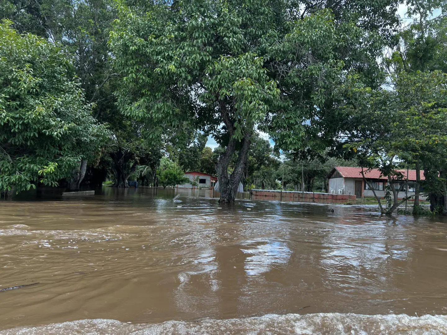 Rio Taquari volta a subir e mantém alerta de cheia em Coxim