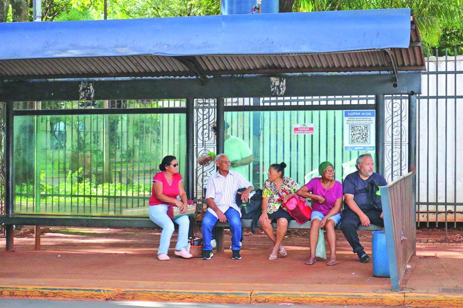 Em meio a pedido de intervenção, atrasos e falta de ônibus se repetem na Capital