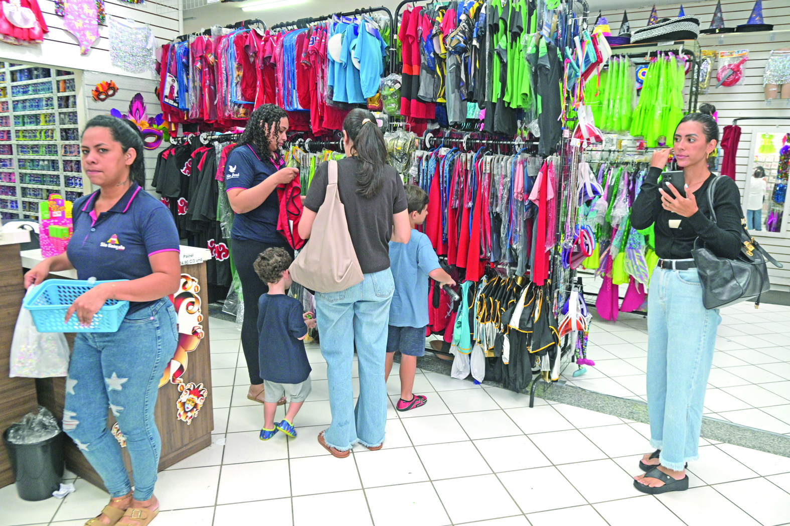 Com blocos nas ruas, varejo já sente o Carnaval e registra alta de até 70%