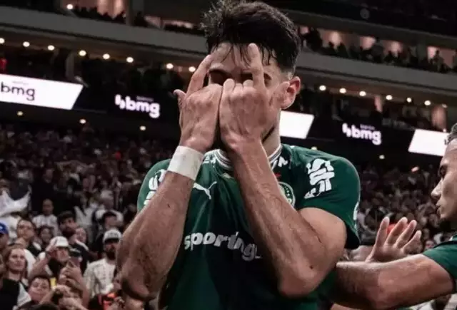 Clássicos definem rumos nos Estaduais: Palmeiras avança no Paulista, Cruzeiro assume liderança, Vasco garante vice e Inter vai à semifinal