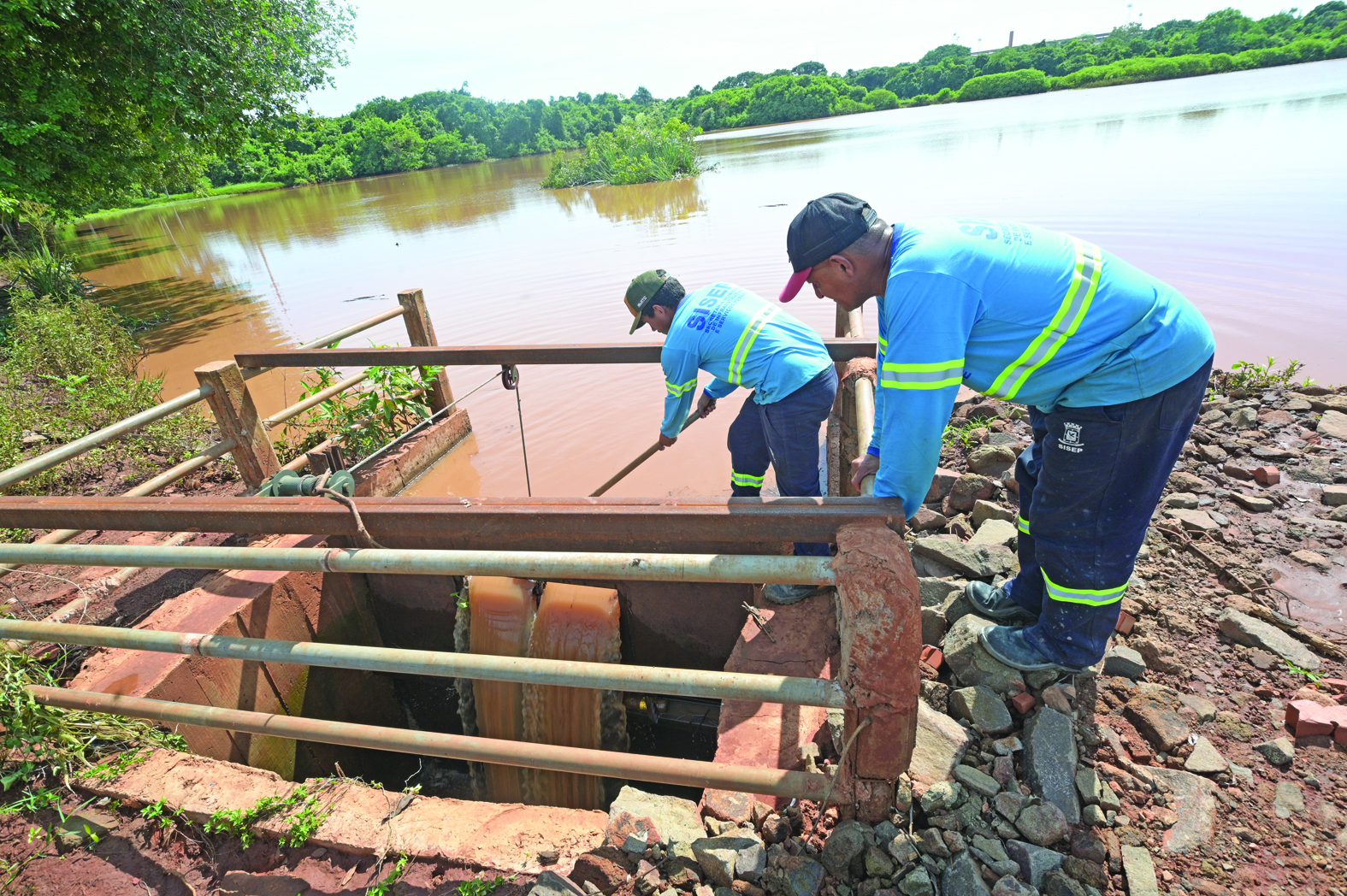 Temporal volta a deixar as ruas da Capital intransitáveis e alaga bairros pelo segundo dia consecutivo na semana