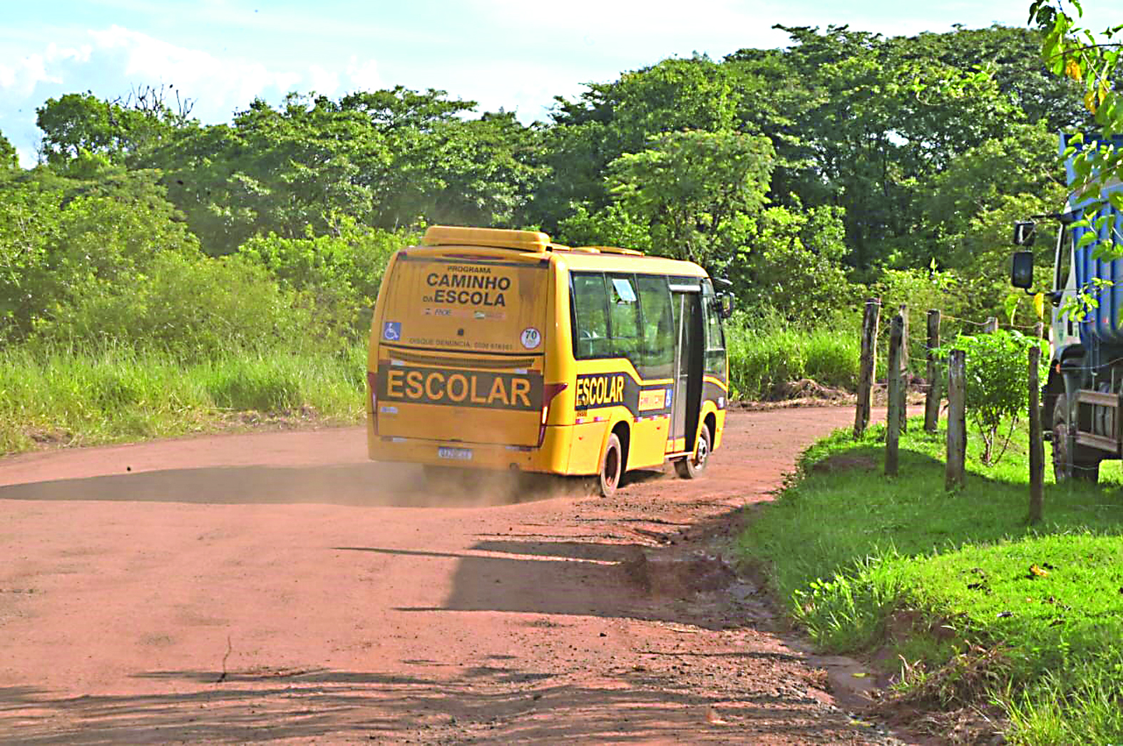 Por falta de contrato do transporte, alunos de Jaraguari perdem início do ano letivo de 2026