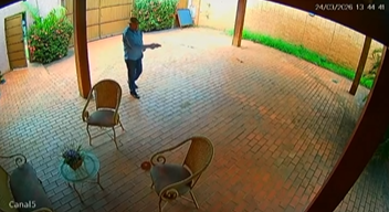 Imagens da câmera de segurança mostram momento em que Bernal atira contra servidor; assista