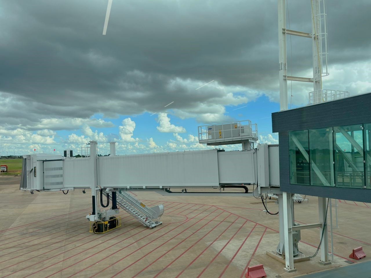 Aeroporto Internacional de Campo Grande inaugura pontes e nova sala de embarque