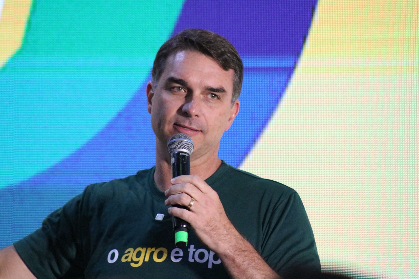 Flávio invoca Bolsonaro e diz que pai decidirá disputa ao Senado