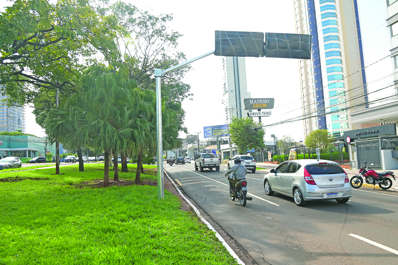 Mudanças na Afonso Pena restringem conversão na Rua Bahia a partir de segunda e dividem motoristas
