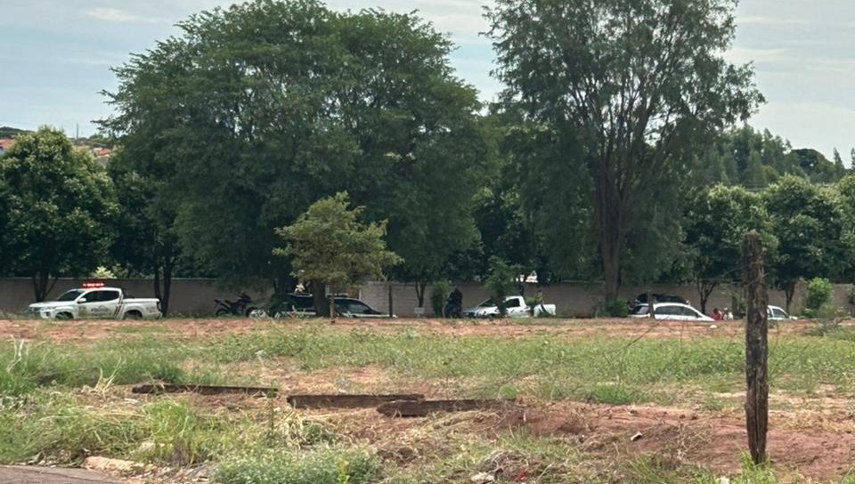 Após feminicídio, polícia investiga violação de túmulo e suspeita de necrofilia em MS