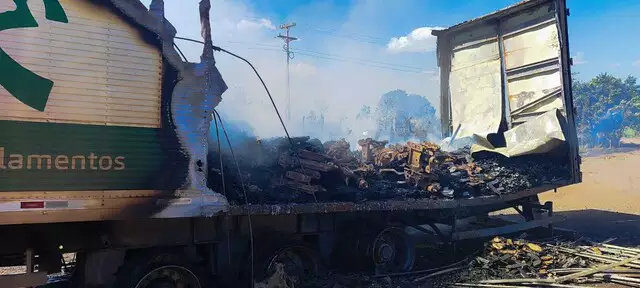 Carreta pega fogo na BR-163 e provoca lentidão entre Campo Grande e Anhanduí