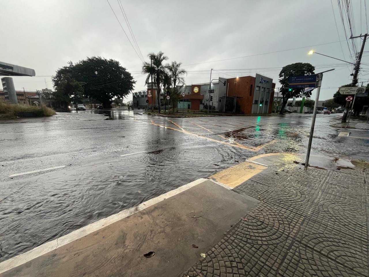 Chuva chega a Campo Grande e frente fria pode derrubar temperatura para 9°C no Dia das Mães