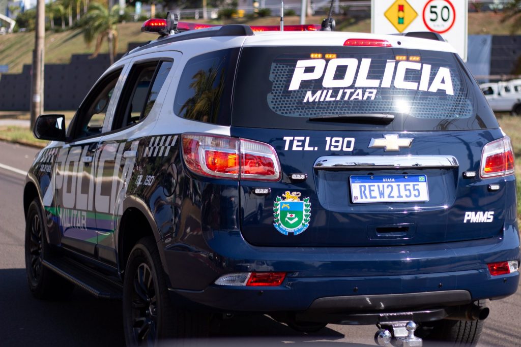 Criminosos rendem policiais de MS e roubam carga da Fundação de Cultura em SP