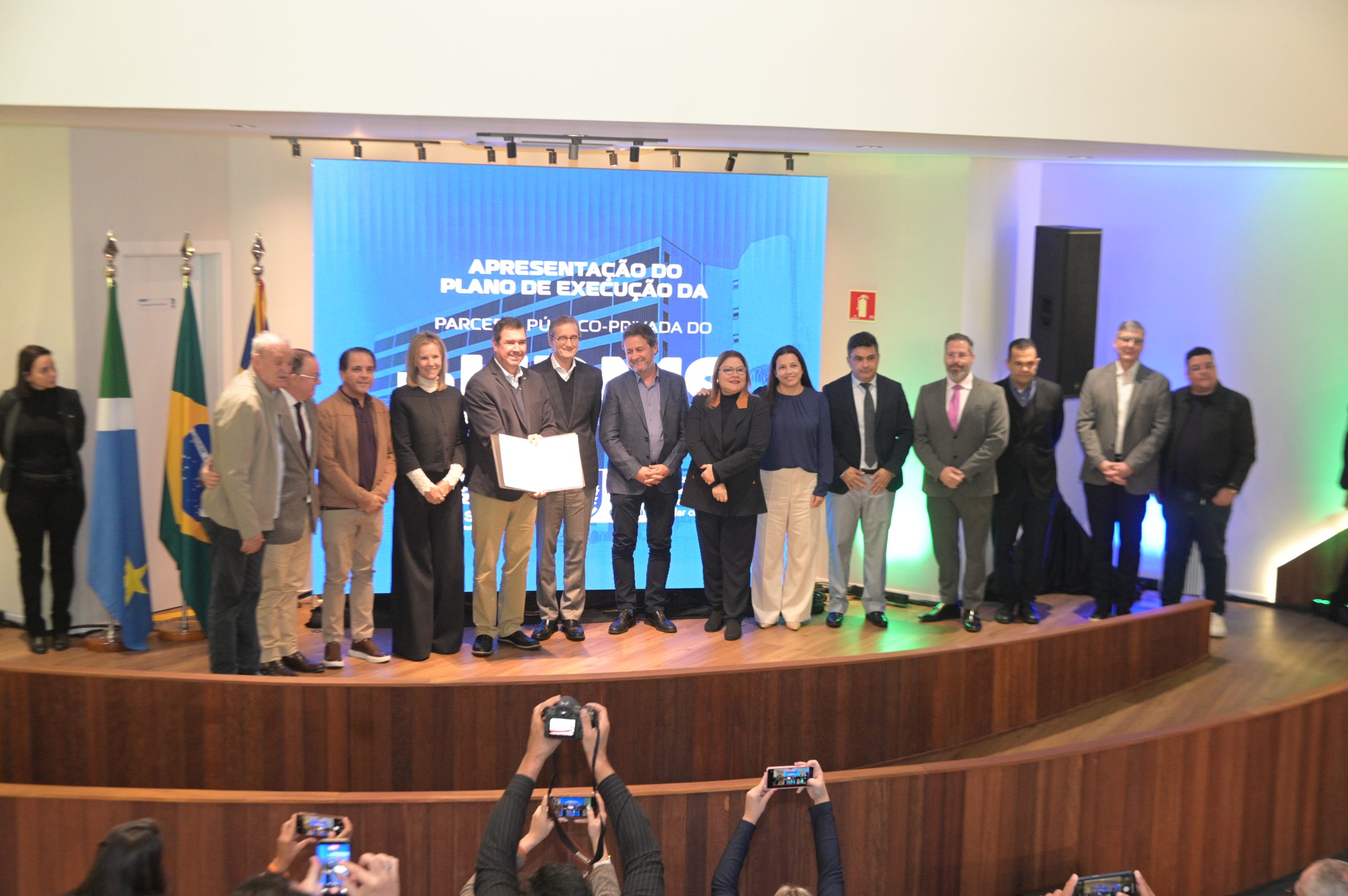 Governo assina PPP e empresa deve assumir 12 setores do Hospital Regional em oito meses