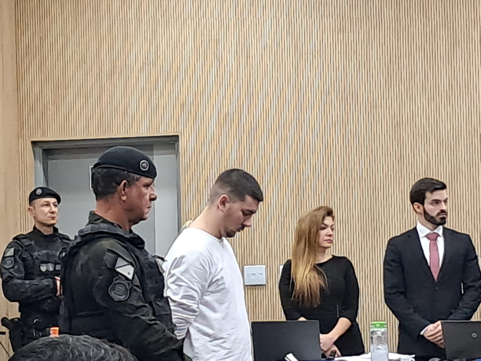 “Foi como se tirasse um pedaço de mim”, diz irmã de Vanessa durante julgamento