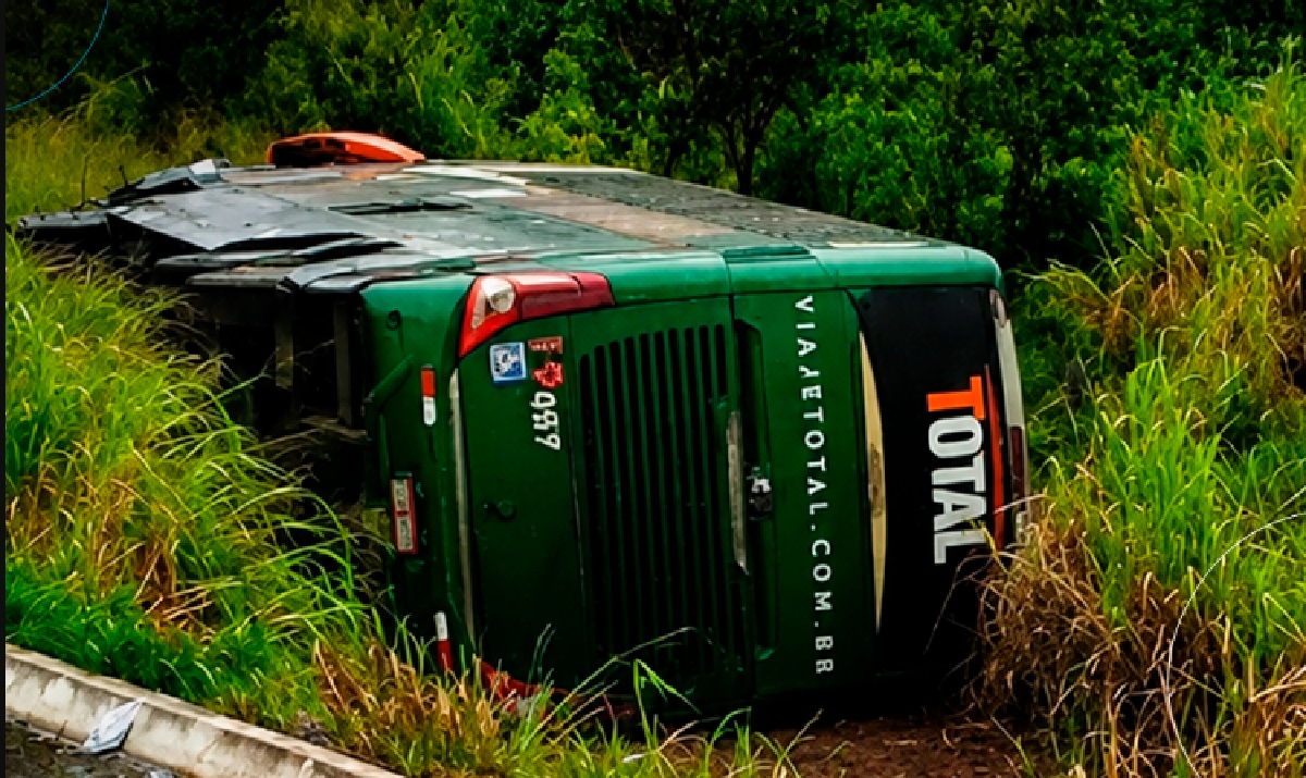 Acidente envolvendo ônibus deixa dois mortos em MS