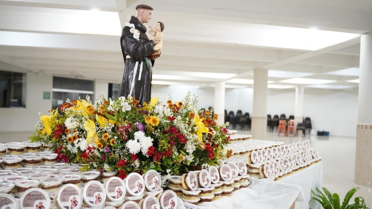 Quem sabe a próxima aliança seja a sua? Bolo de Santo Antônio com 3 mil alianças será distribuído neste sábado (13)