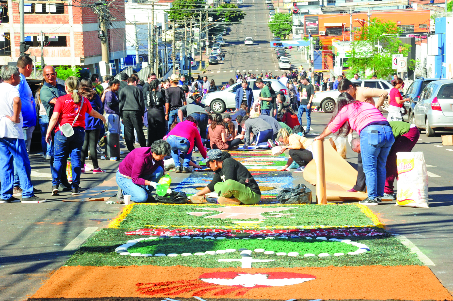 Celebração cristã: cerca de 2 mil fiéis vão confeccionar tapete de 1,1 quilômetro para Corpus Christi na Capital