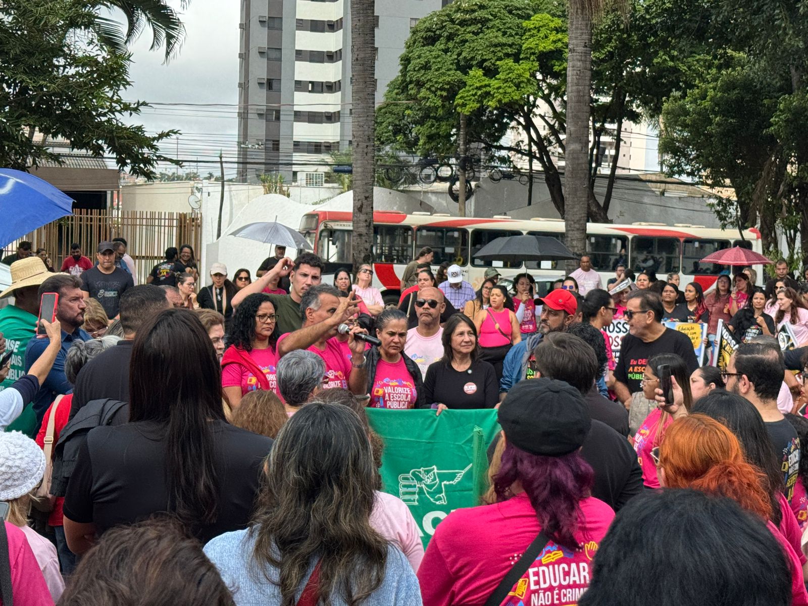 Prefeitura firma compromisso no reajuste de 5,4% para professores municipais