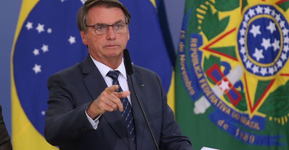 presidente jair bolsonaro presidencia brasil pandemia endemia covid-19 coronavirus restricoes mascara