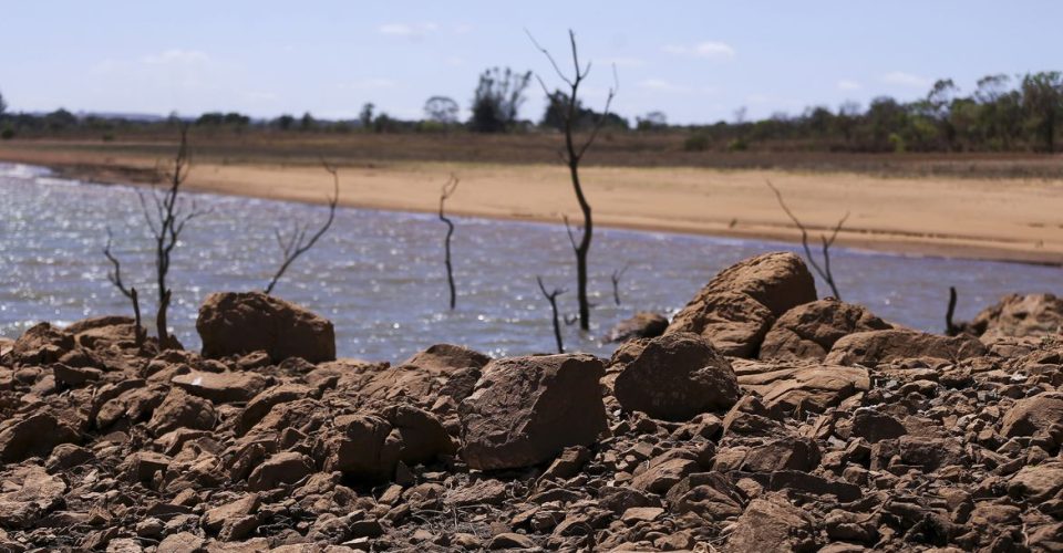 Brasília, DF, Brasil: Barragem do Descoberto, que operava com o volume útil de 23,7% nesta quarta-feira (13).  (Foto: Marcelo Camargo/Agência Brasil)