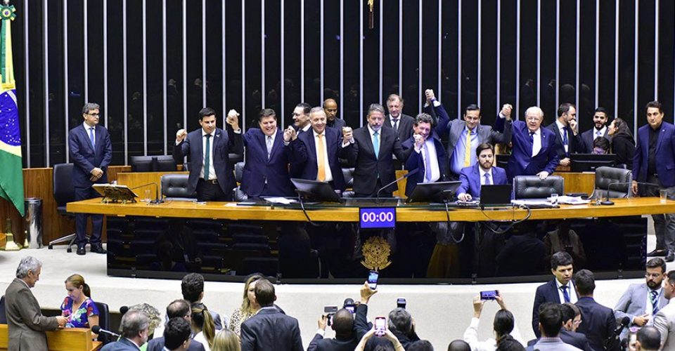 Aprovação da reforma tributária na Câmara só foi possível com a costura de muitos acordos/Foto: Zeca Ribeiro/Câmara dos Deputados/Agência Senado
