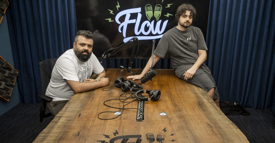 *ARQUIVO* SÃO PAULO - SP - BRASIL - 05.11.2021 - PODCAST FLOW. Retrato de Monark (camiseta branca) e Igor 3k, criadores do podcast Flow.