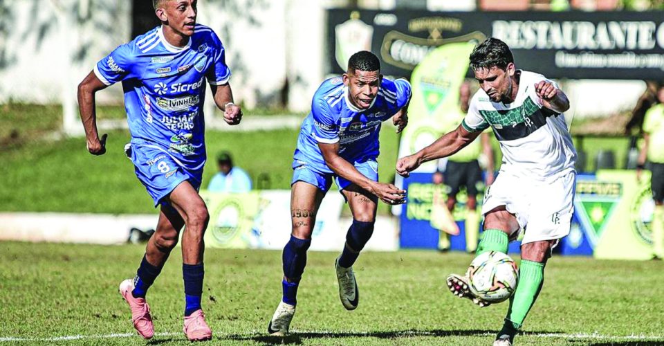 Lance entre Ivinhema e Pantanal em jogo do Sul-Mato-Grossense - Foto: Polygon Fotografia
