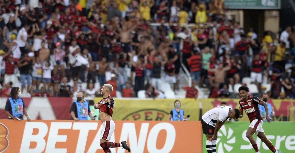 Arrascaeta comemora gol durante a partida entre Flamengo e Vasco. Foto: Dhavid Normando / Futura Press / Folhapress