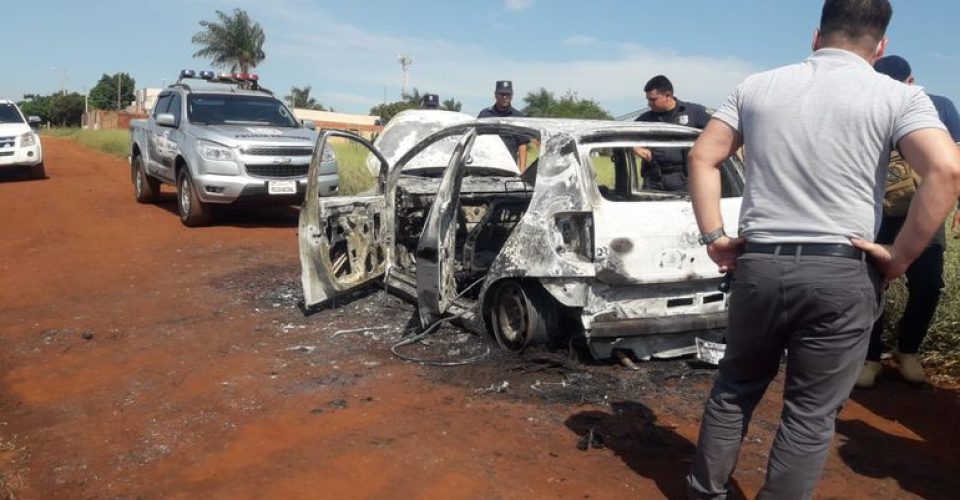 carro incendiado pegando fogo morte vitima crime fronteira ponta pora ms