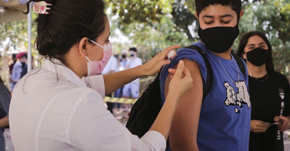 SP vai continuar vacinando de adolescentes de 12 a 17 anos contra a Covid-19