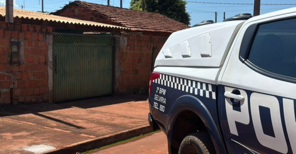 Polícia Militar em frente ao local do crime - Foto: Divulgação