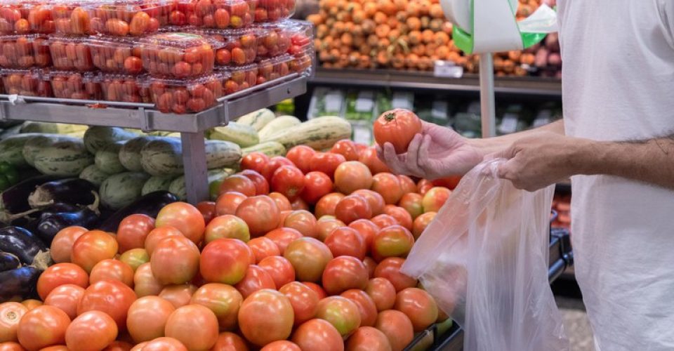 O preço do tomate caiu em 25 das 27 capitais em agosto, com variações entre -26,83%, em Brasília, e -3,13%, em Belém: maior oferta foi responsável pela queda do preço no varejo - Foto: Vitor Vasconcelos / Secom-PR