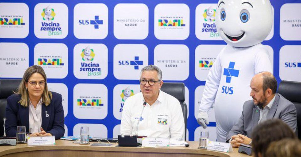 A meta é vacinar 90% dos estudantes, crianças e adolescentes menores de 15 anos. Foto: Walterson Rosa/ Ministério da Saúde