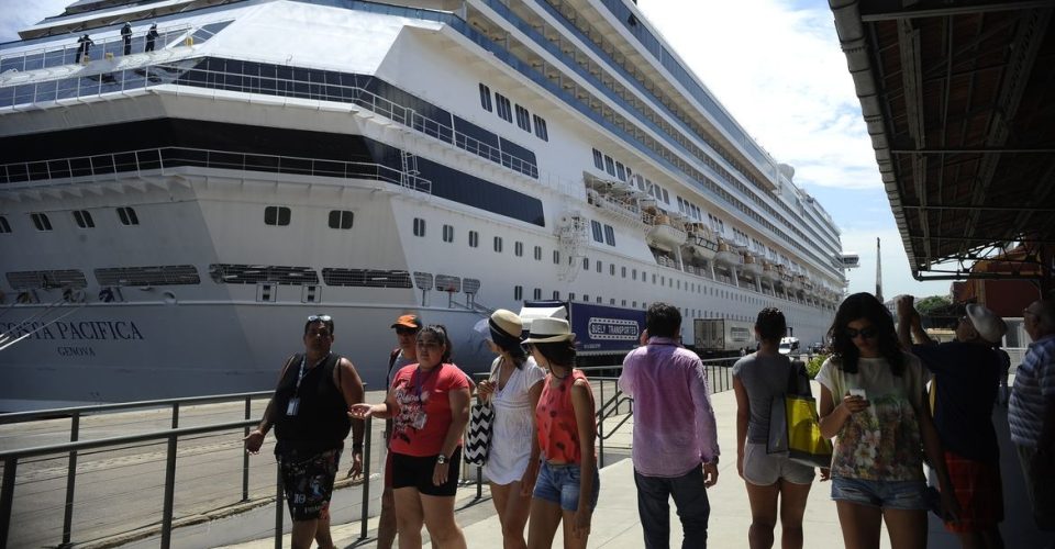 cruzeiro navio pier porto