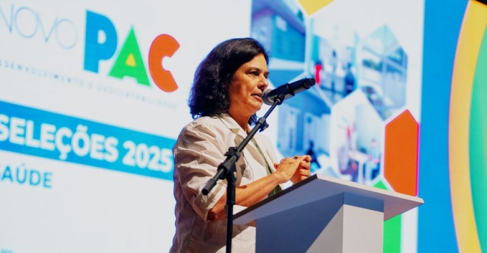 Ministra Nísia Trindade fala a novos prefeitos e prefeitas durante encontro em Brasília. Foto: Taysa Barros/MS