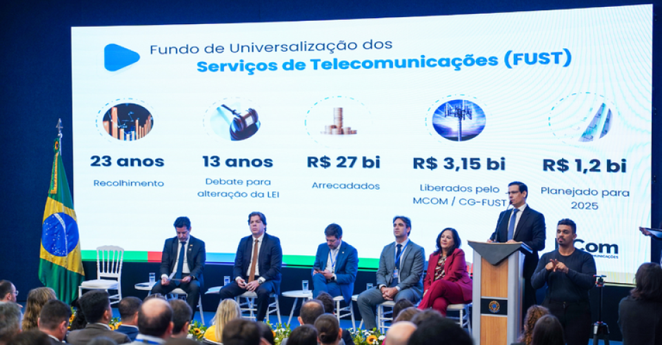 O investimento já possibilitou, por exemplo, a instalação de 8 mil quilômetros de fibra óptica e o atendimento de 770 mil lares brasileiros. Foto: Shizuo Alves/MCom