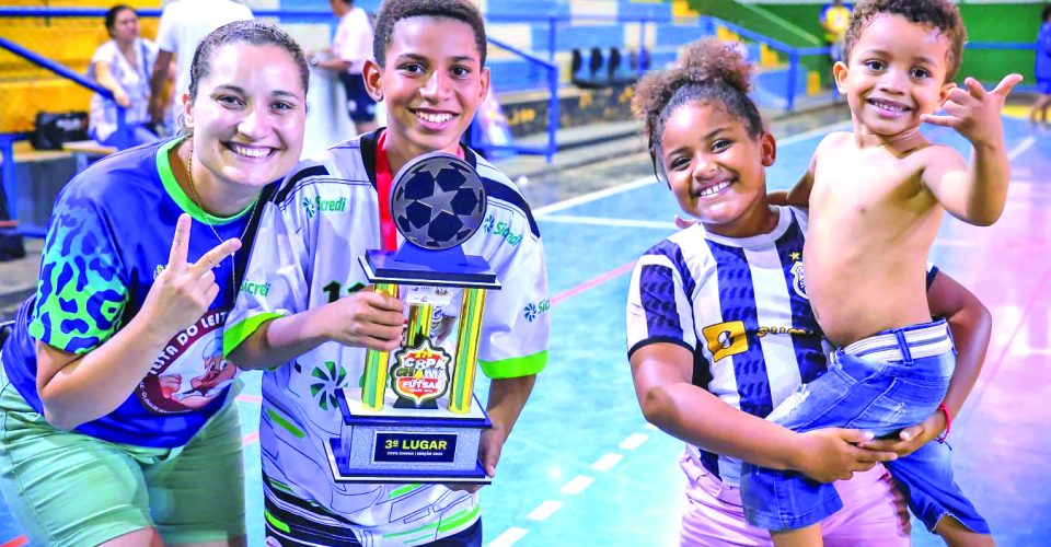 Pietro com a mãe, Fabricia, e os irmãos Laura Beatriz e Lorenzo. Foto: Arquivo pessoal