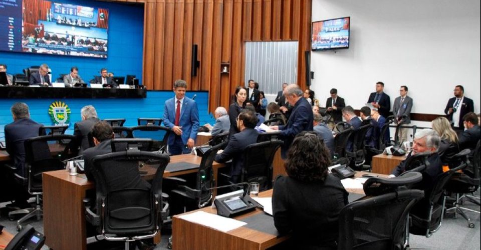 Os deputados votam os projetos durante as sessões relizadas no Plenário Deputado Júlio Maia, na Assembleia Legislativa de Mato Grosso do Sul.|Foto: Wagner Guimarães/ALEMS