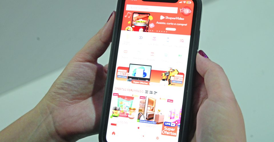 Plataformas digitais de compras on-line Shopee e Shein