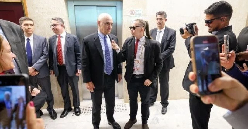 Moraes em conversa com comediante Mizael Silva, o influencer "advogado do Xandão" - Foto: divulgação/Gustavo Moreno/STF